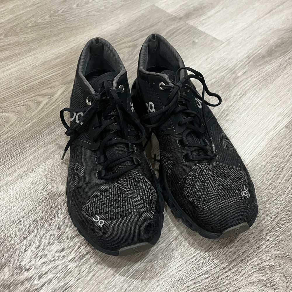 On Running Cloud X sneakers Size 9 - Picture 2 of 11